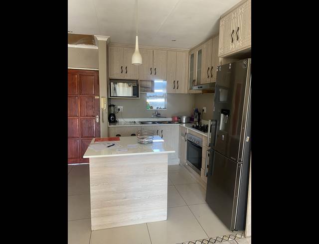 2 BEDROOM TOWNHOUSE FOR SALE IN RIDGEWAY